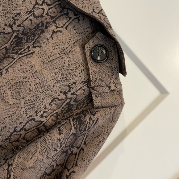 Anaconda pattern overcoat - Picture 8 of 8